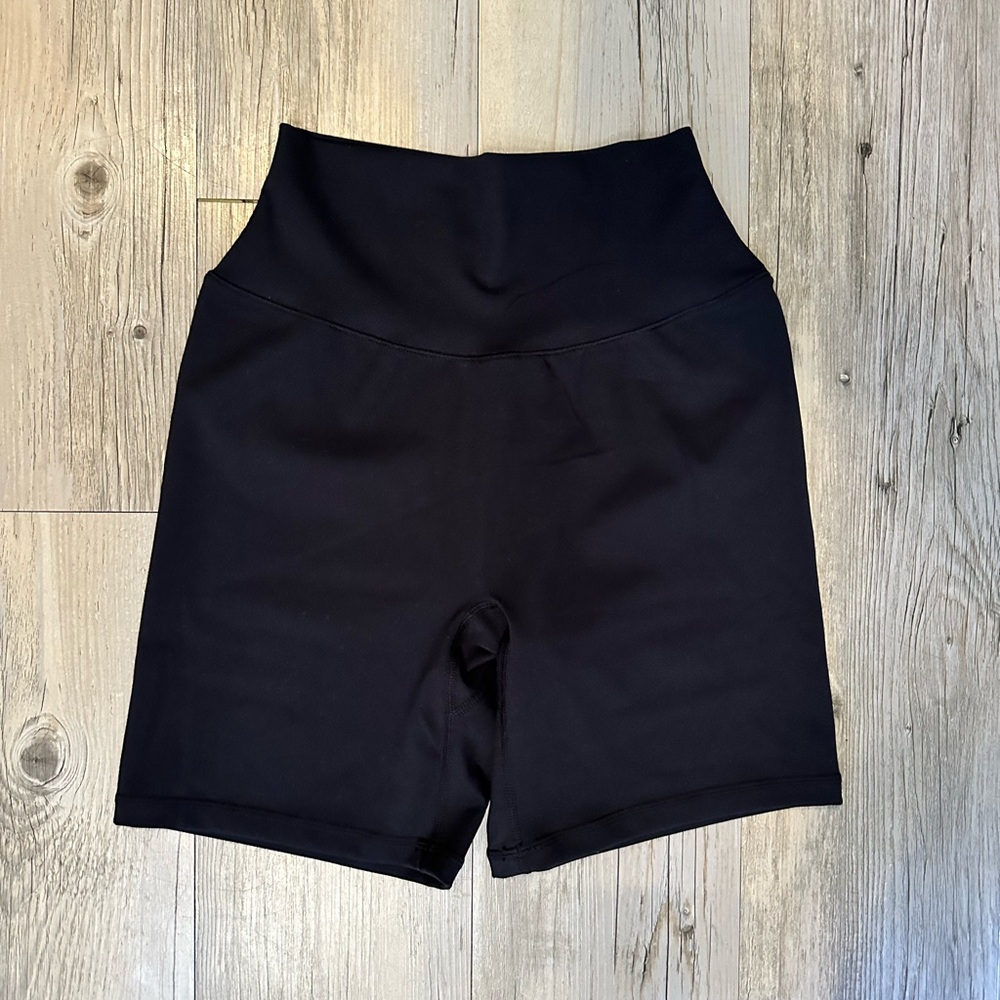P’TULA Black Biker Short : Cassey Short 6” size Medium